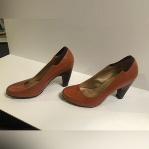 Kenneth Cole Reaction Juice Time Tan/Taupe . W 7.5 Med. Excellent condition